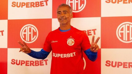   Romário anunció que volverá a jugar un partido de fútbol profesional este sábado 
