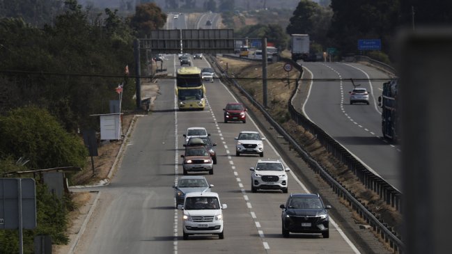 Interferiado: Proyectan que 411 mil vehículos saldrán de Santiago