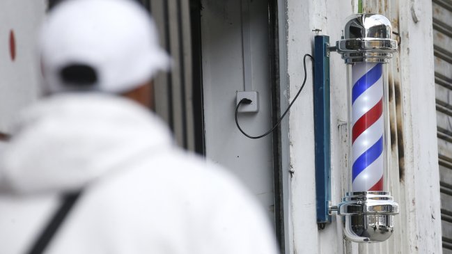 Intensa fiscalización a barberías en la Región Metropolitana: más de 20 locales fueron cerrados
