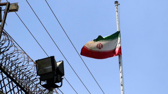 Jameneí aprueba que vicepresidente suceda de forma interina a Raisí