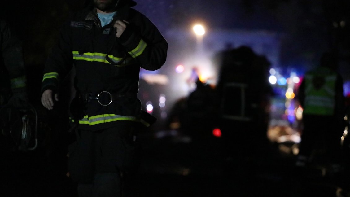 Madre e hijo fallecieron en incendio en Alhué: Indagan presunto femicidio