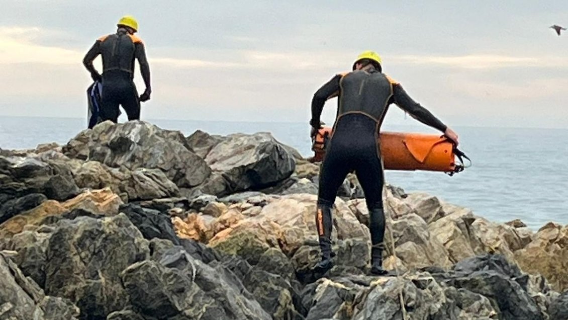 Hallan cadáver de un hombre en roqueríos de Viña del Mar