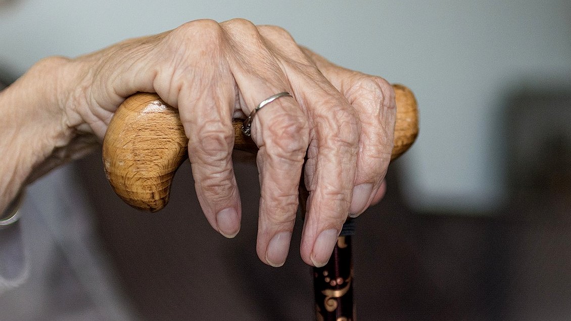 Hombre arriesga cadena perpetua por asesinar a su madre postrada