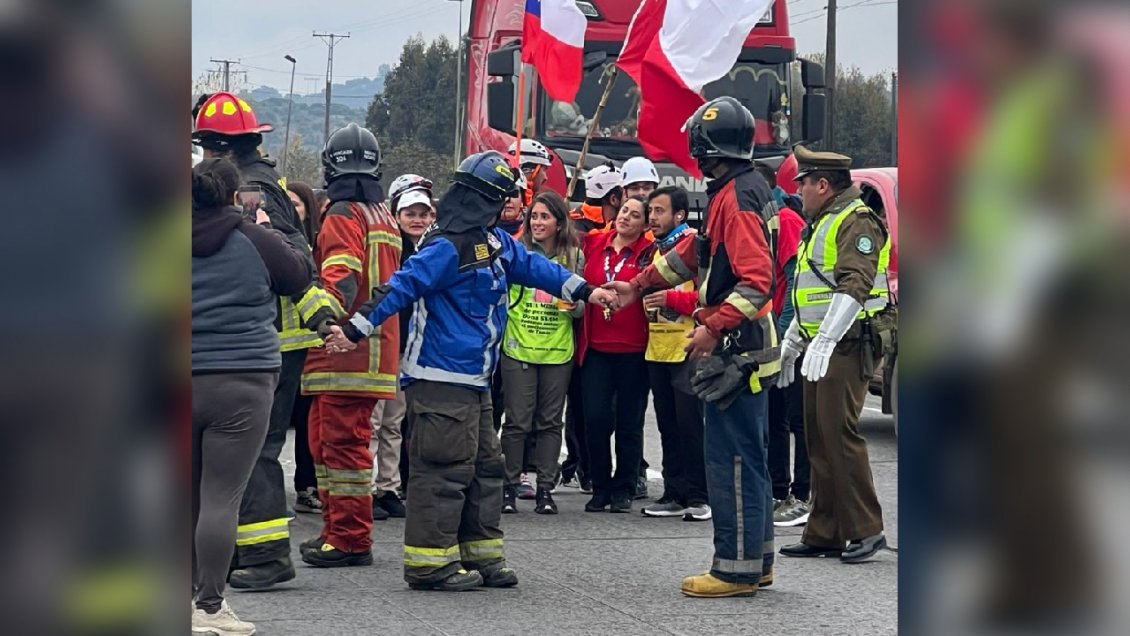 Mamá de Tomás Ross prosigue, en Maule, su travesía rumbo a Santiago