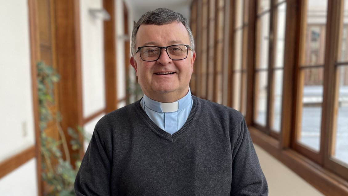 Tras abrupta salida del antecesor: Cura del centro es el nuevo capellán de La Moneda