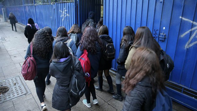 Región Metropolitana: Los colegios sin clases por el sistema frontal