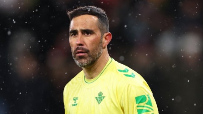 Claudio Bravo tiene opciones de ser titular en su adiós a Betis