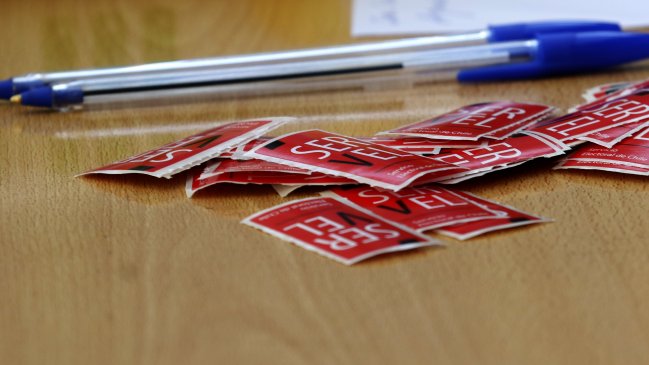 Gobernadores: Negociación por candidatura única en la RM complica al oficialismo