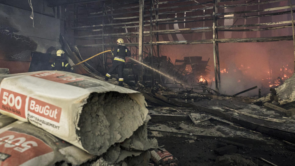 Bombardeo ruso contra una ferretería de Ucrania deja al menos seis muertos y 40 heridos
