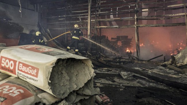 Bombardeo ruso contra una ferretería de Ucrania deja al menos seis muertos y 40 heridos