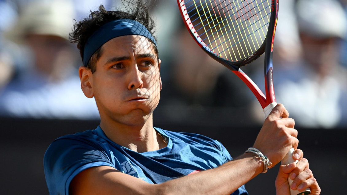 Tabilo sufrió dolorosa remontada de Zizou Bergs en su estreno por Roland Garros