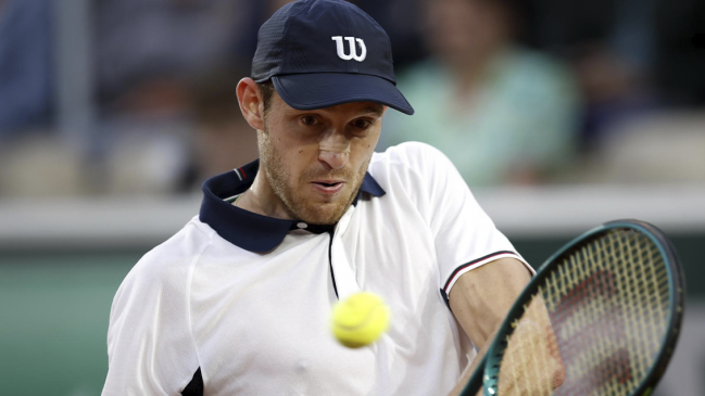 Jarry compartió destino de Tabilo con decepcionante estreno ante Moutet en Roland Garros