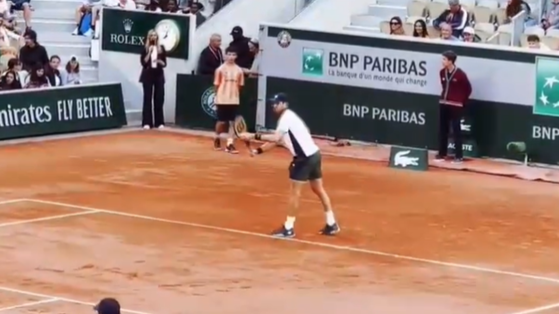 Público francés respondió llamado de Moutet y pifió a Nicolás Jarry en Roland Garros