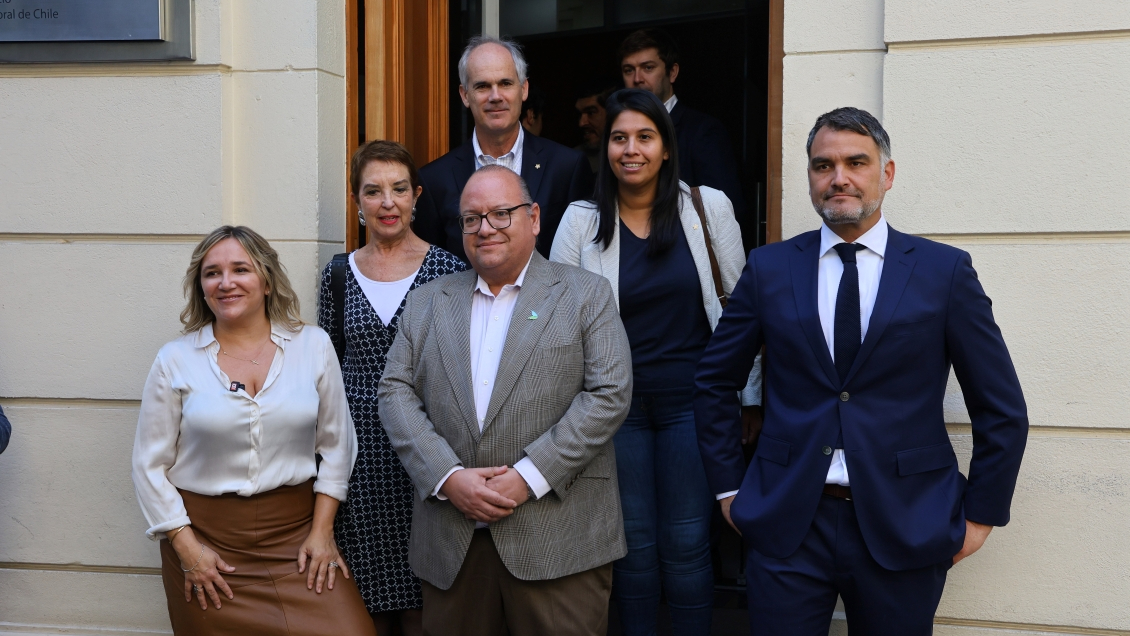 Chile Vamos busca acuerdos con Republicanos para cerrar candidaturas únicas en la derecha