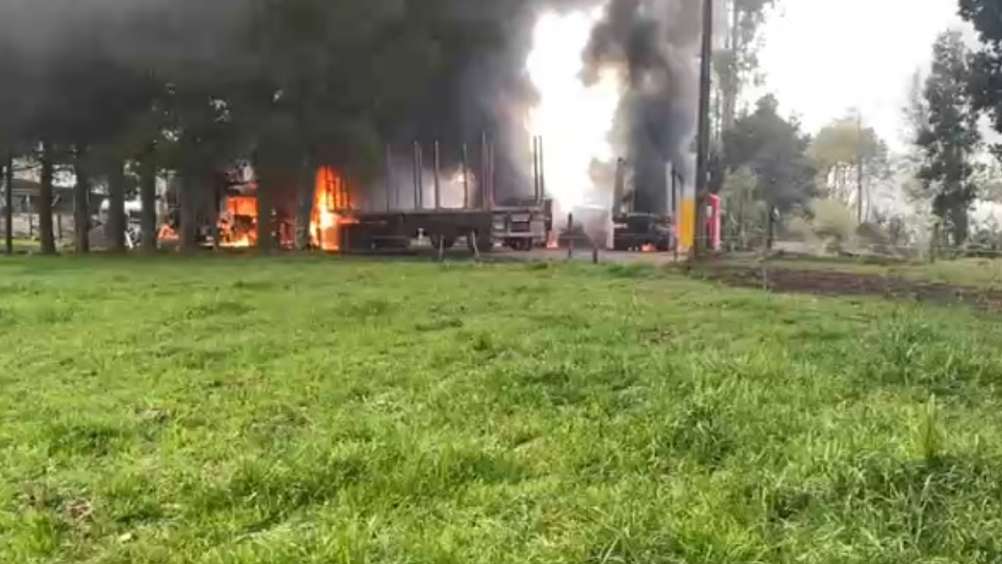 Atentado incendiario dejó 19 vehículos quemados en Río Negro
