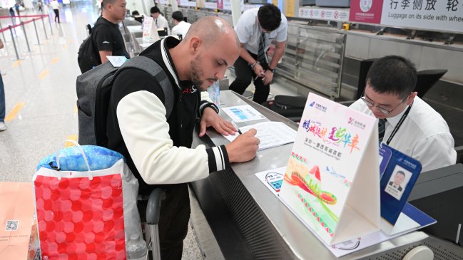 China busca mejorar servicios de pago para extranjeros y personas mayores en aeropuertos