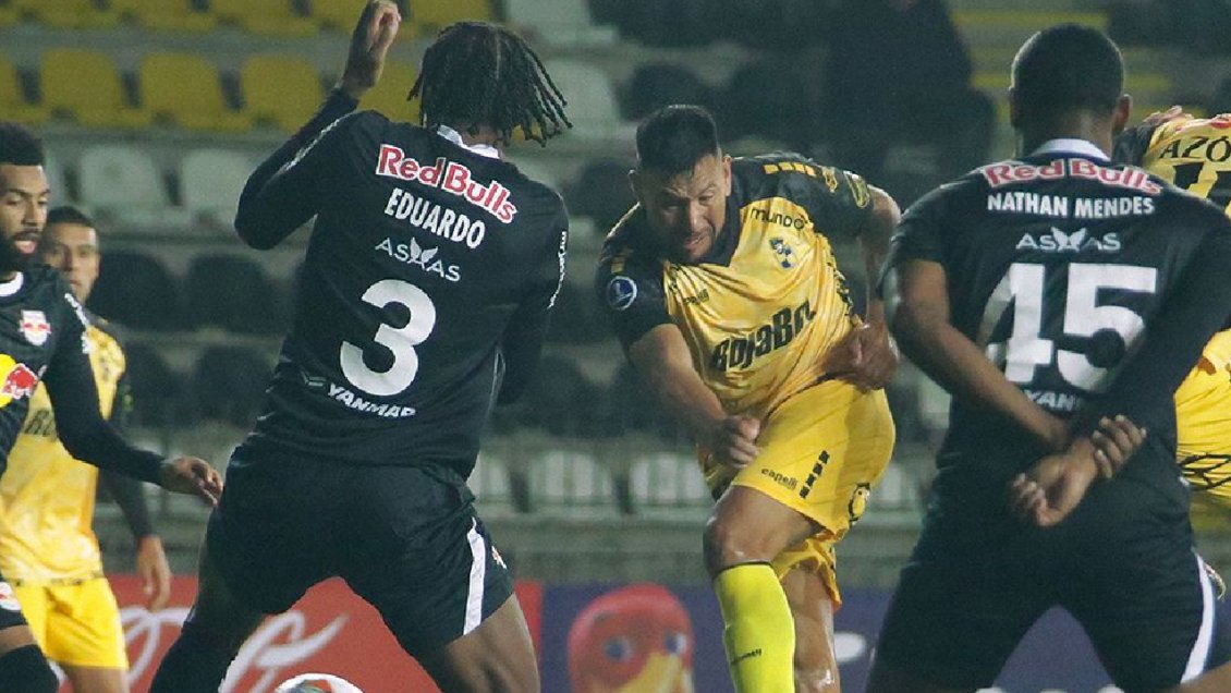 [VIDEO] El golazo de zurda de Andrés Chávez para Coquimbo ante Bragantino