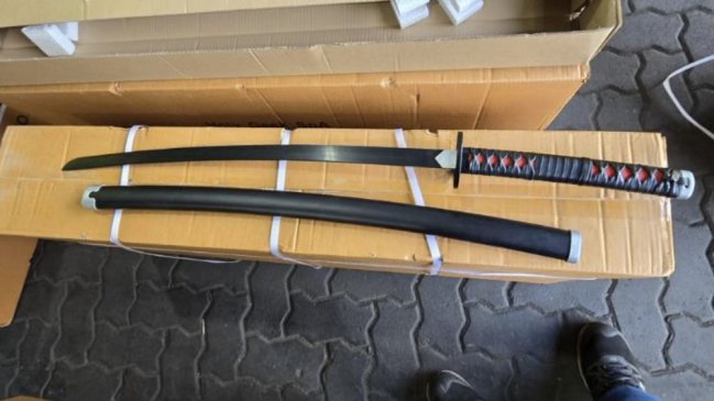 Aduanas decomisa 360 katanas de origen japonés que intentaron ingresar como objeto de decoración