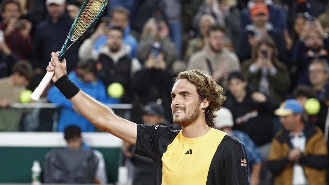 Stefanos Tsitsipas se instaló sin complicaciones en octavos de Roland Garros