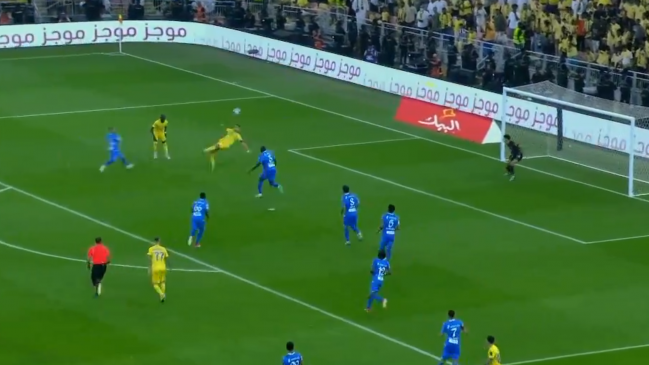 [VIDEO] La increíble chilena de Cristiano que se estrelló en el palo en la final de la King's Cup