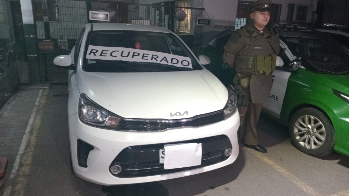 Carabineros recuperó un auto robado tras persecución en Providencia