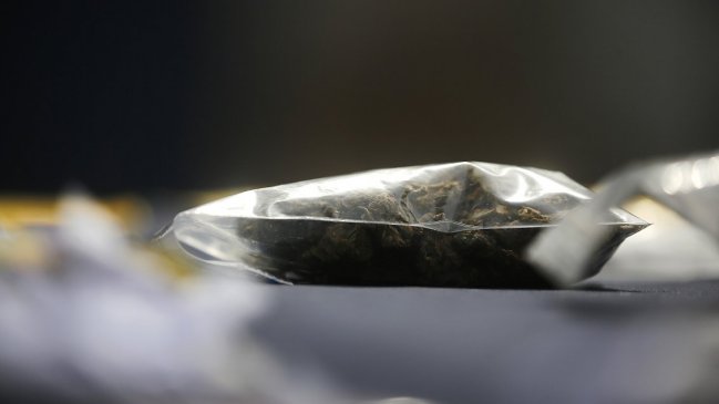 Había ocultas tres bolsas con droga en el baño de una comisaría