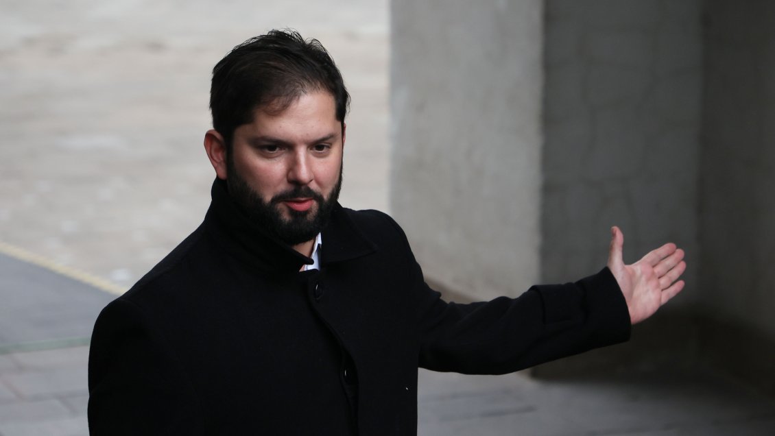 Boric defiende anuncio sobre aborto y critica que se condicione discusión de reformas