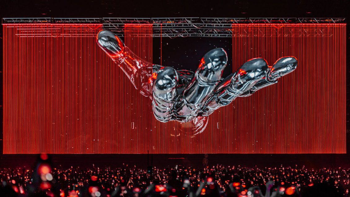 Techno, house y hologramas: Eric Prydz se presentará en Chile