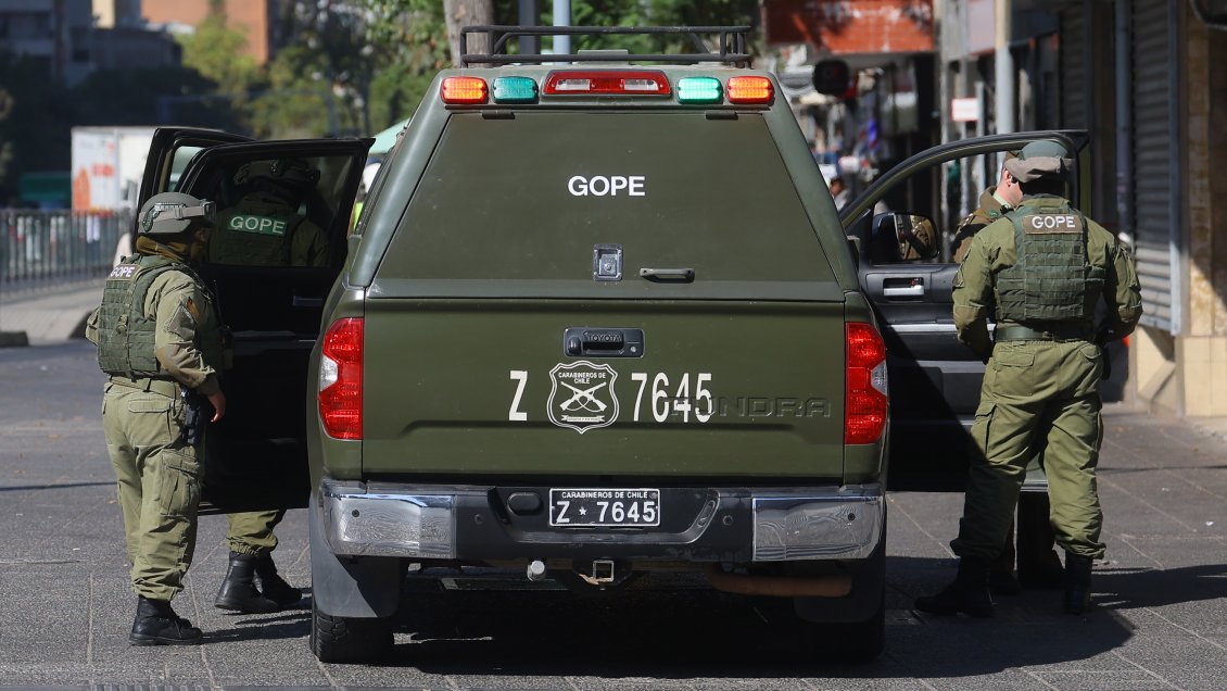 Trabajadores hallaron material de guerra en cristalería de Maipú