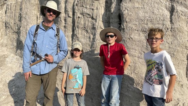 Estrenarán documental sobre niños que descubrieron un Tiranosaurio adolescente