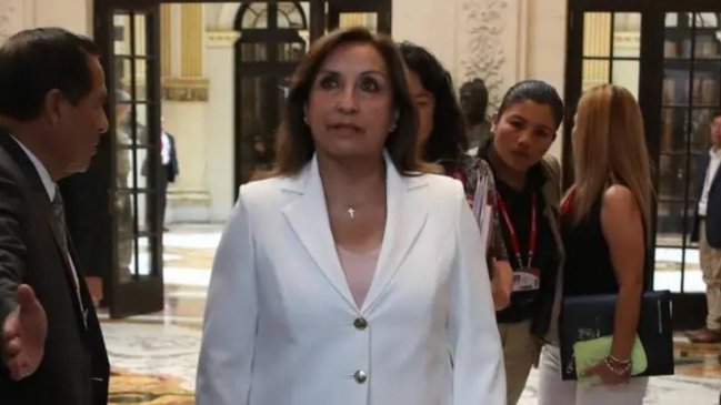 Presidenta de Perú cumple dos meses sin hablar con la prensa y suma denuncia de veto