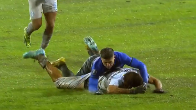 [VIDEO] La comentada infracción de Cris Martínez a Kannemann en la Copa Libertadores