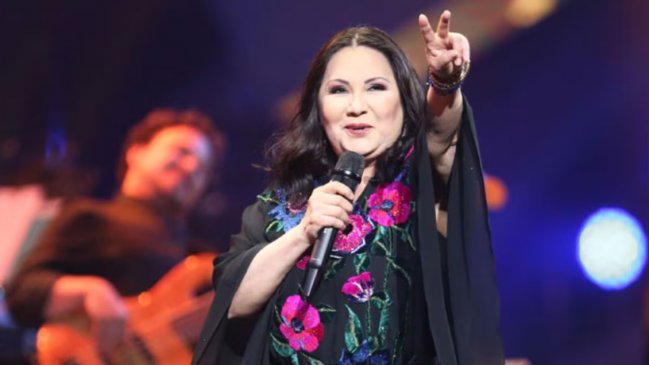 Ana Gabriel regresó a Chile a cumplir su compromiso tras suspendido show