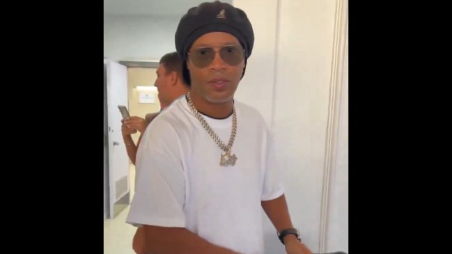 Ronaldinho llegó a Caracas para jugar torneo de exhibición