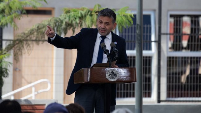 Alcalde de Arica le pidió al Presidente que se erradique toma de Cerro Chuño