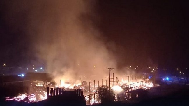 Incendio destruyó galpón industrial que era Monumento Histórico en Neltume