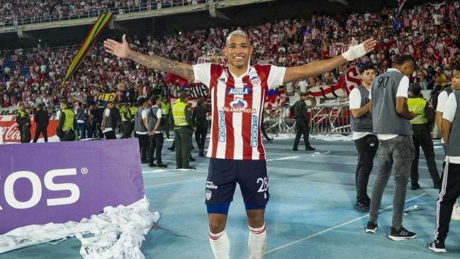 Defensor de Junior avisó sobre Colo Colo y tuvo palabras para Arturo Vidal