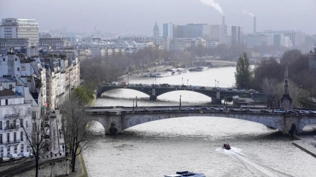 La insalubridad del agua del Sena pone en jaque el desarrollo de las pruebas olímpicas