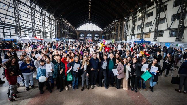 Gobierno entregó más de 3.000 subsidios a familias de la Región Metropolitana