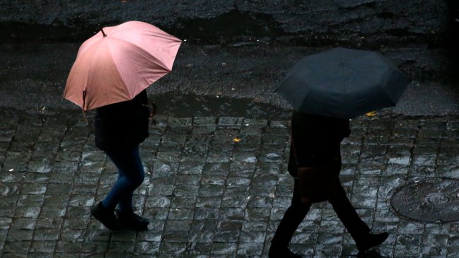 Sistema frontal de viento y lluvia azota la zona central del país