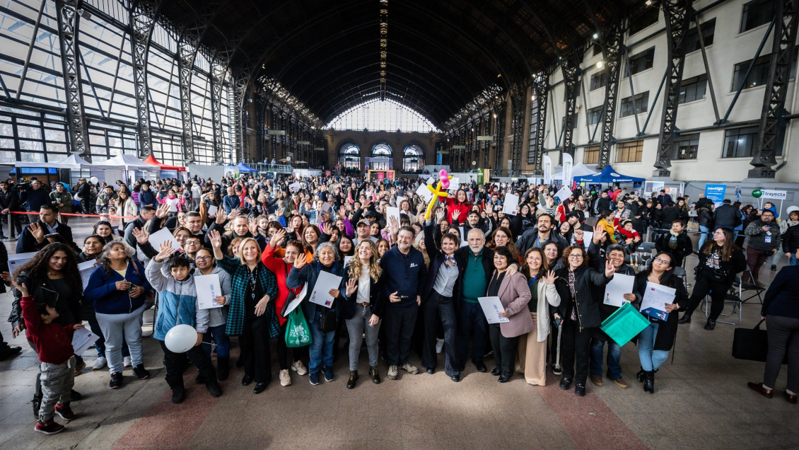 Gobierno entregó más de 3.000 subsidios a familias de la Región Metropolitana