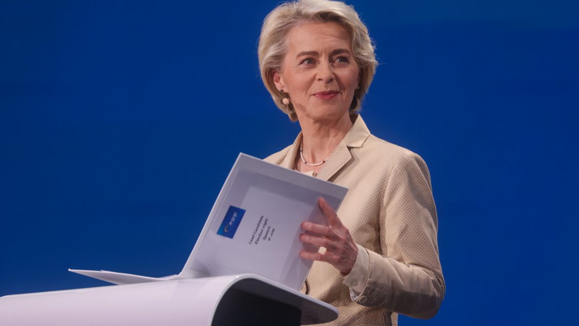 Von der Leyen tiende la mano a socialistas y liberales, que se abren a negociar