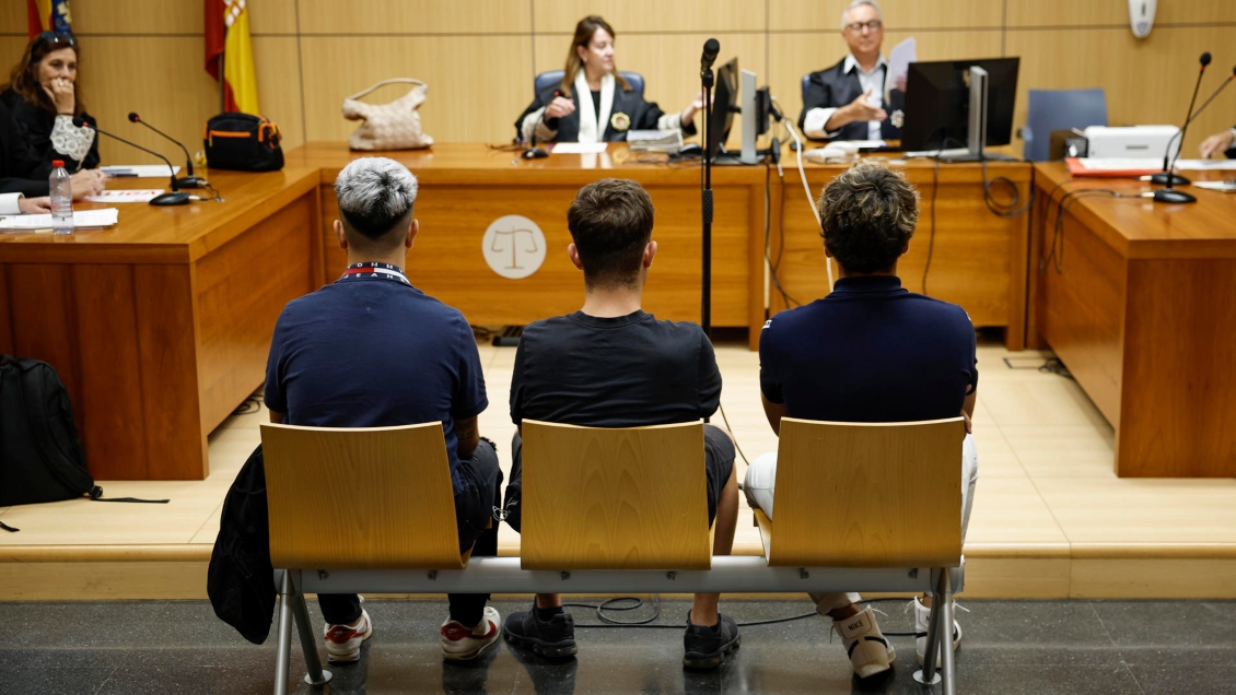 Tres hinchas de Valencia fueron condenados a ocho meses de cárcel por insultos racistas a Vinicius