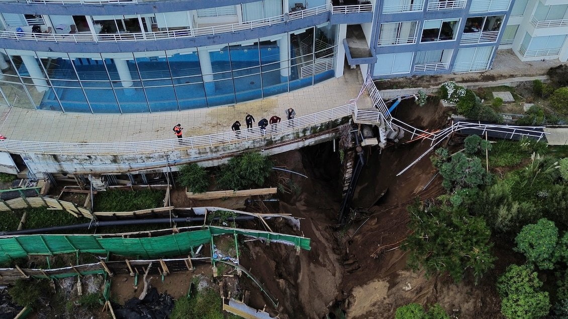 Ante nuevas lluvias: Implementan perímetro de seguridad en edificio Euromarina 2