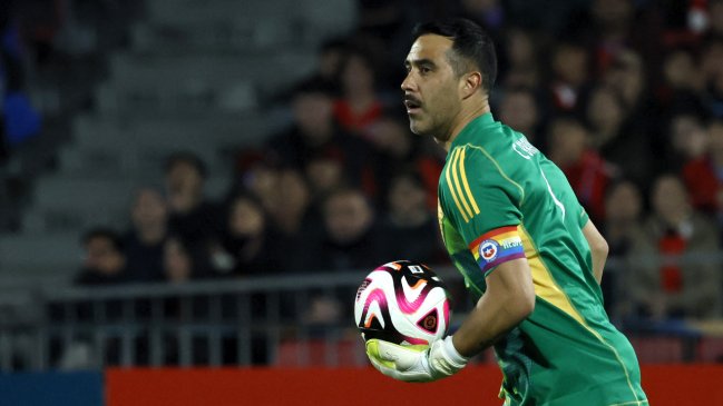 Claudio Bravo y su lesión: No es para preocuparse, el cambio fue por precaución