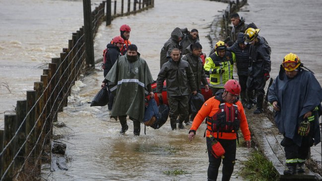Sistema frontal obliga a suspender clases en 1.291 colegios de cinco regiones