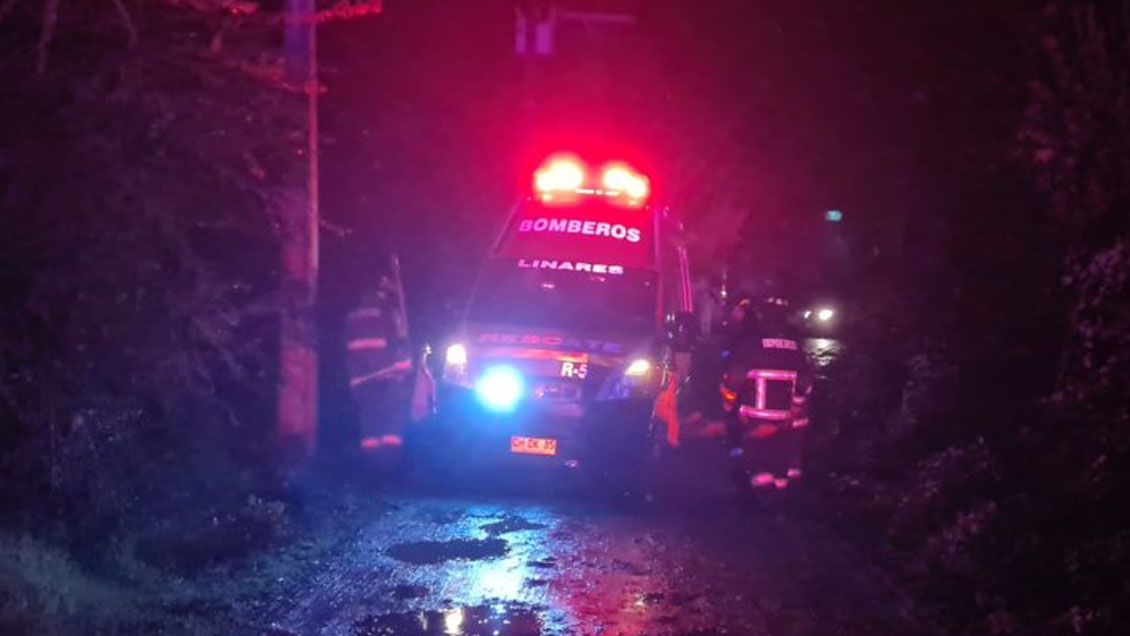 Hombre murió tras caerle un poste encima en Linares