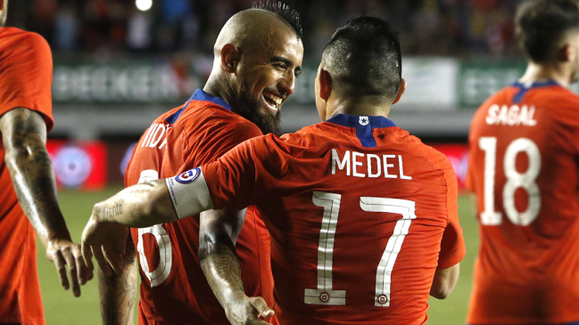 El saludo de Vidal a Medel tras retorno a Boca: 