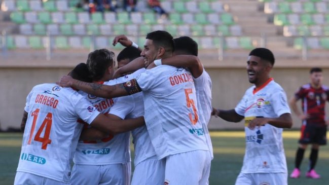Cobreloa venció contundentemente a Barcelona por la Copa Chile