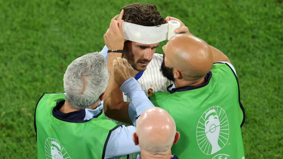 Griezmann sufrió un corte en la cabeza durante estreno de Francia en la Eurocopa